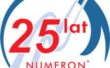 logo_numeron_25lat_czerwone_rok_zal
